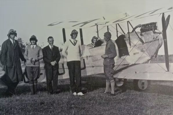 Millicent Bryant with other aviators